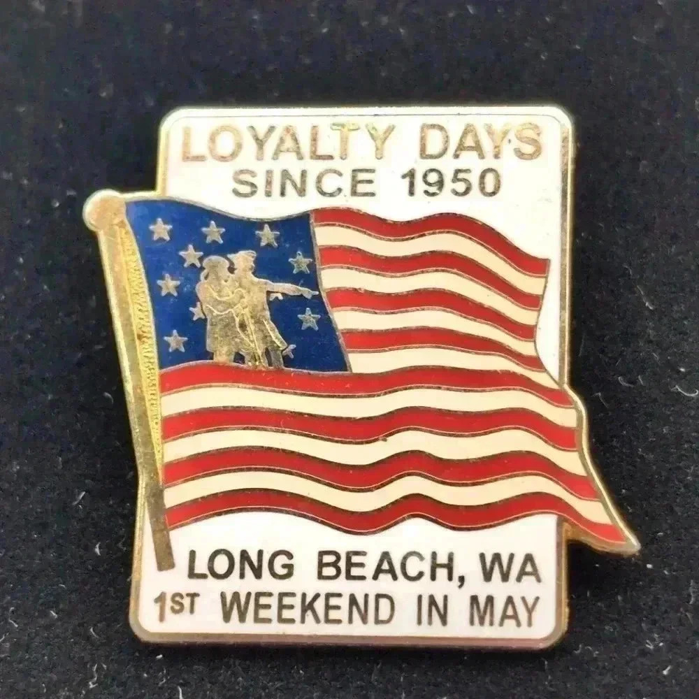 Long Beach Washington Loyalty Days pin (Sanders)